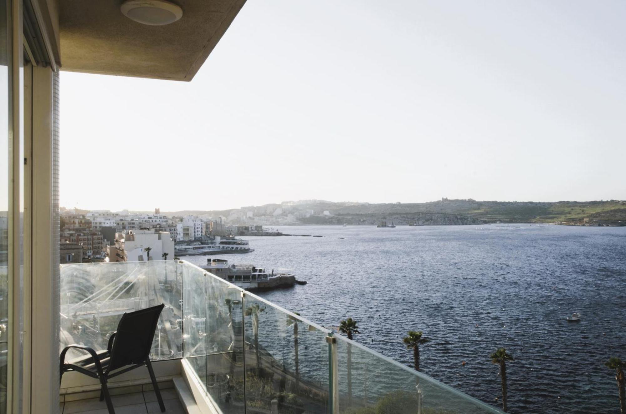 New Seafront Apartment - Spectacular Views 圣保罗湾城 外观 照片