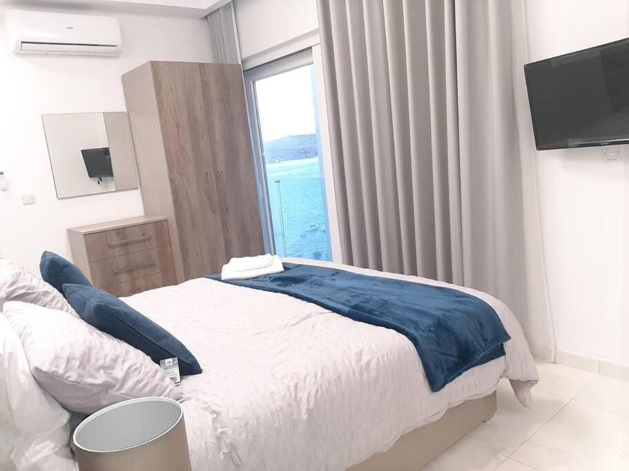 New Seafront Apartment - Spectacular Views 圣保罗湾城 外观 照片