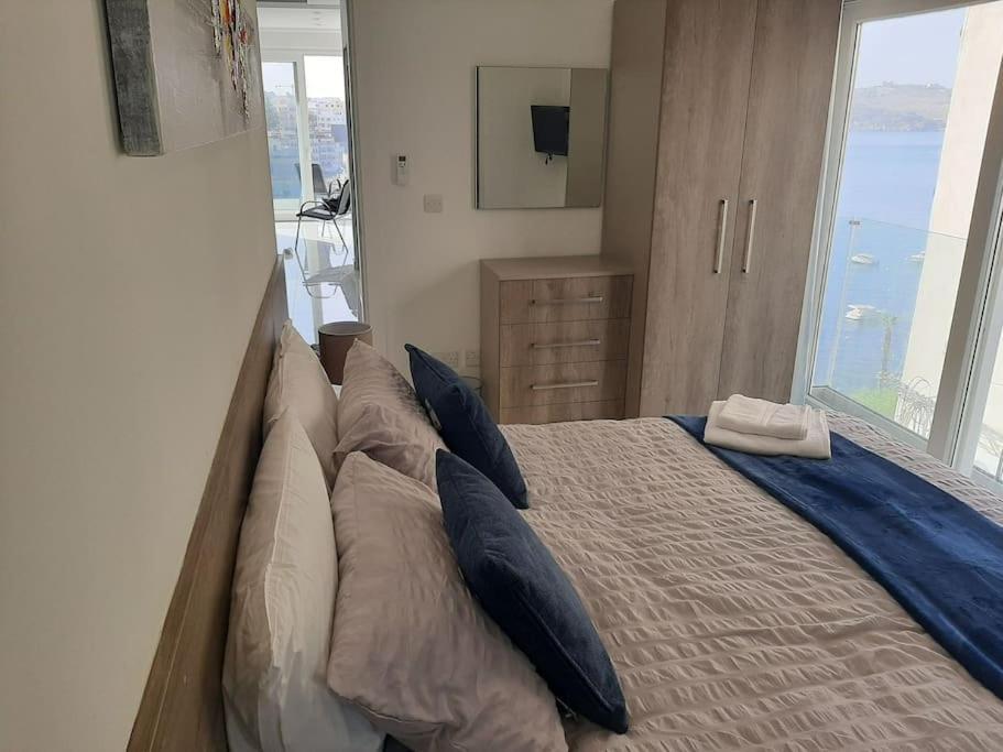 New Seafront Apartment - Spectacular Views 圣保罗湾城 外观 照片