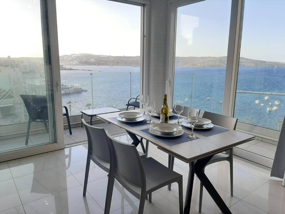 New Seafront Apartment - Spectacular Views 圣保罗湾城 外观 照片